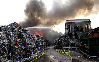 W Siedliskach zapaliły się plastikowe odpady